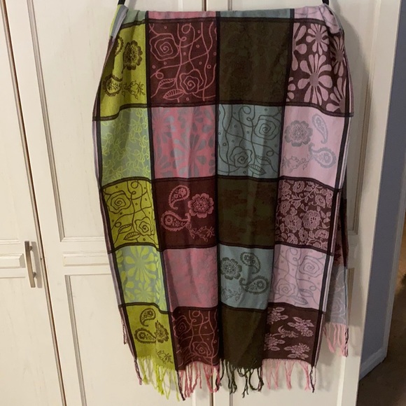 Accessories - A beautiful pashmina scarf